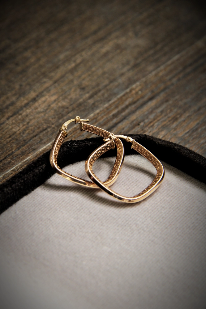 گوشواره مربعی امگا طرح ورساچه